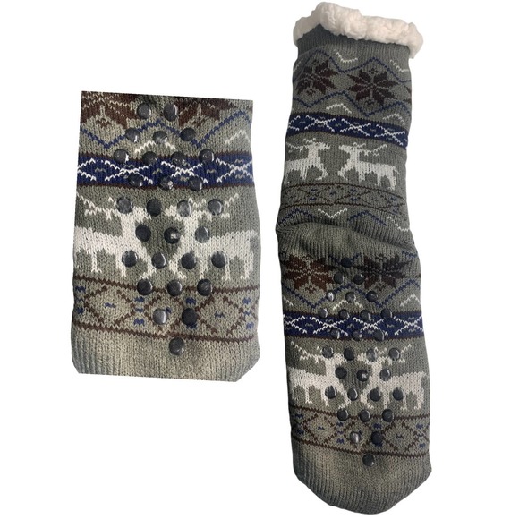 Bundle of 2 Pairs Non Slip Winter Socks & 1 Bridger bowl Pom Pom winter cap - Picture 8 of 12